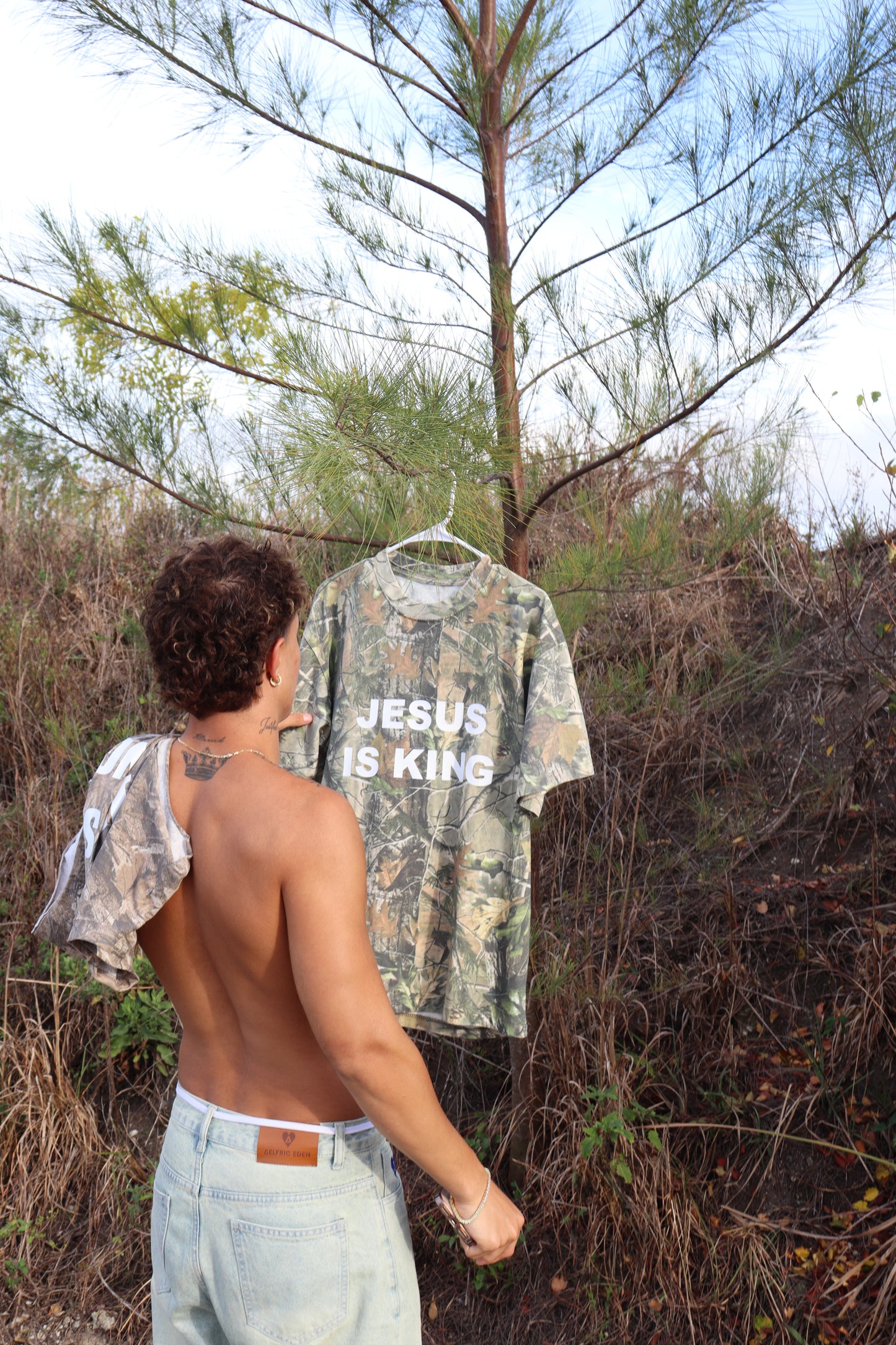 Jesus is king oversized tee